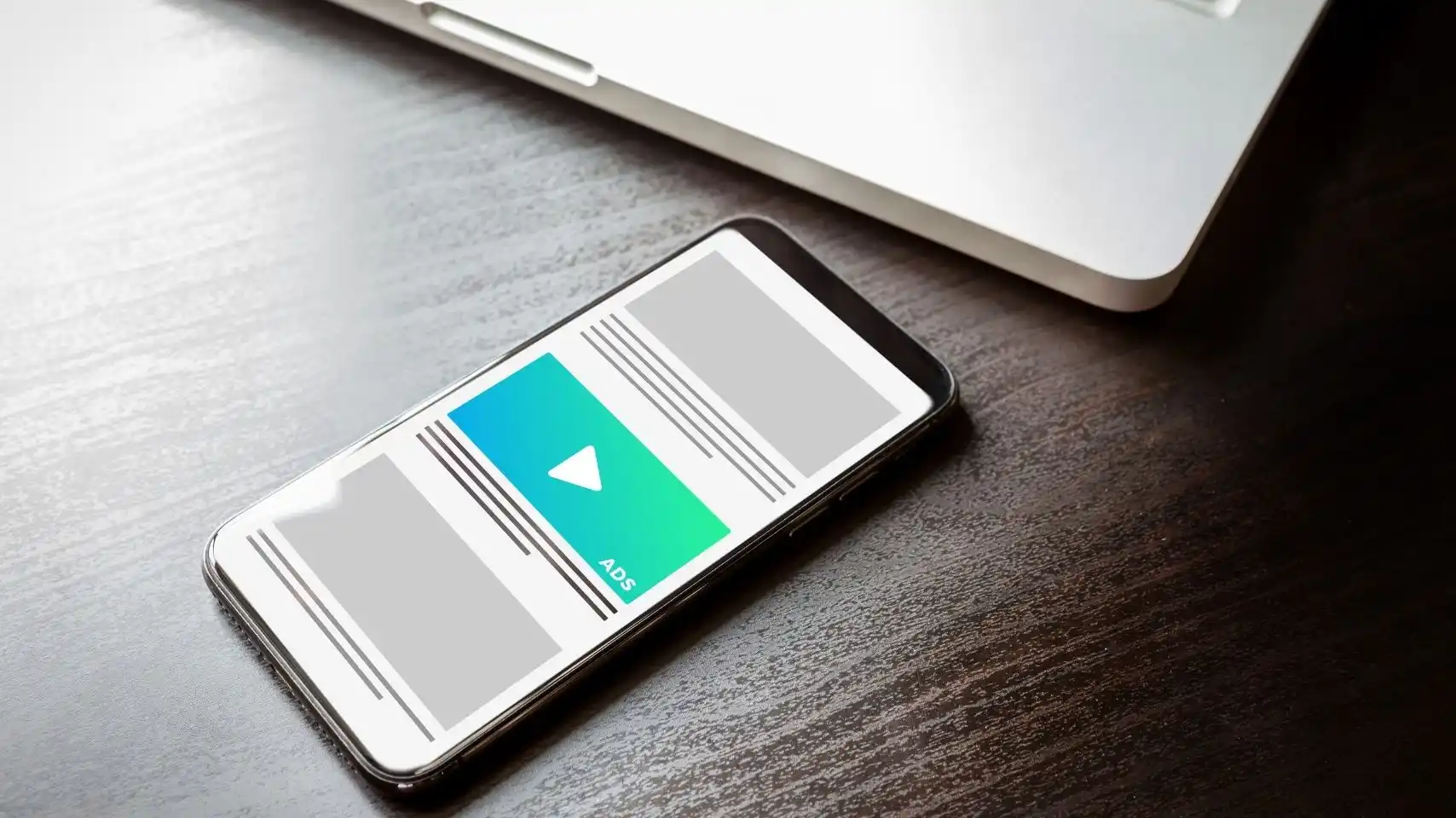 รูปแบบโฆษณาใน Google Display Network มีหลากหลาย เช่น โฆษณาแบบรูปภาพ (Image Ads), โฆษณาแบบ Responsive Display Ads, โฆษณาวิดีโอ และโฆษณาแบบ Rich Media ที่ช่วยดึงดูดความสนใจและเพิ่มการมีส่วนร่วมของผู้ใช้งานบนเว็บไซต์และแอปพลิเคชันต่าง ๆ