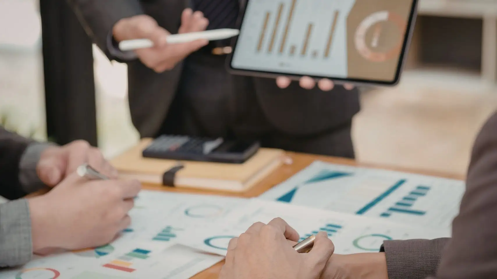 Google Review กับธุรกิจถือเป็นหนึ่งในเครื่องมือสำคัญที่ช่วยสร้างความน่าเชื่อถือและเพิ่มโอกาสในการเติบโตในยุคดิจิทัล เพราะผู้บริโภคส่วนใหญ่มักตัดสินใจจาก “ประสบการณ์ของลูกค้าคนอื่น” มากกว่าการโฆษณาโดยตรง