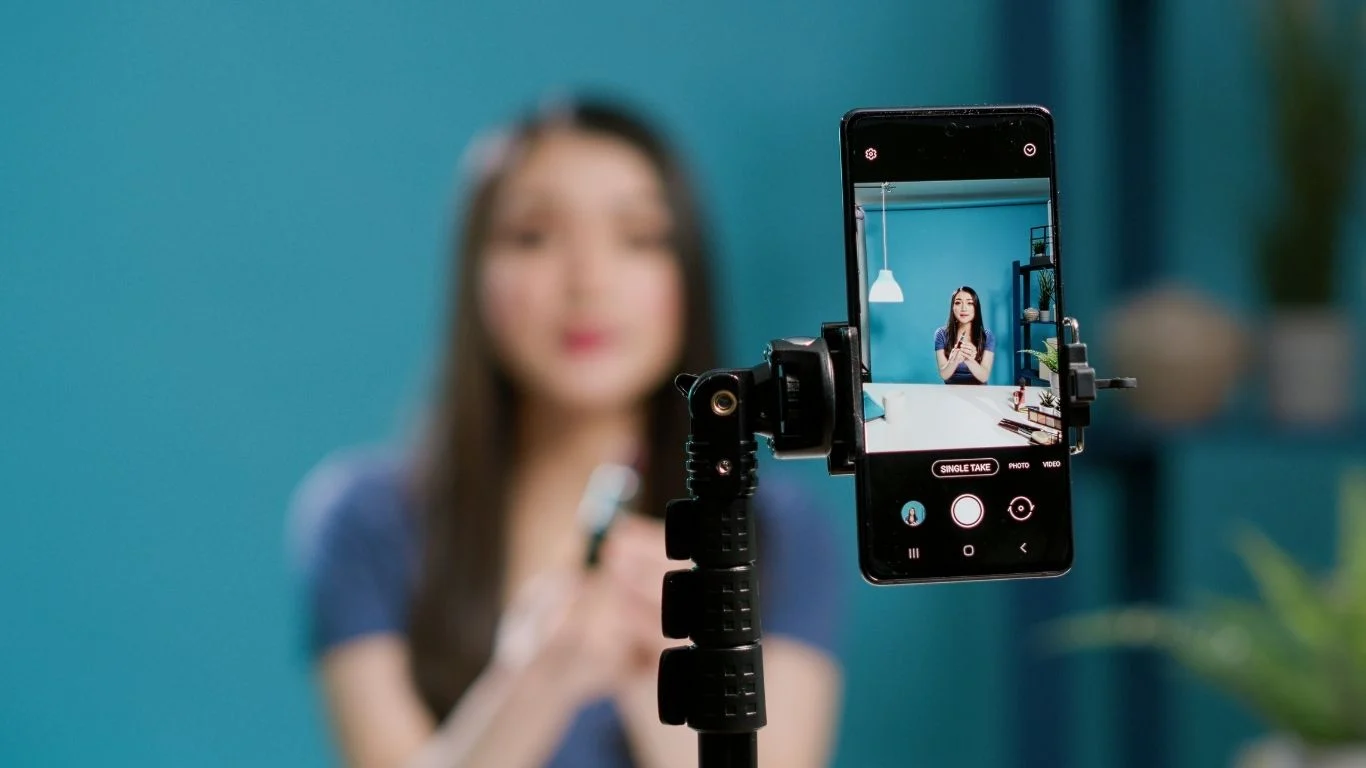 กระบวนการพัฒนาคอนเทนต์ดิจิทัลเพื่อสื่อสารกับผู้ชมผ่านแพลตฟอร์ม YouTube