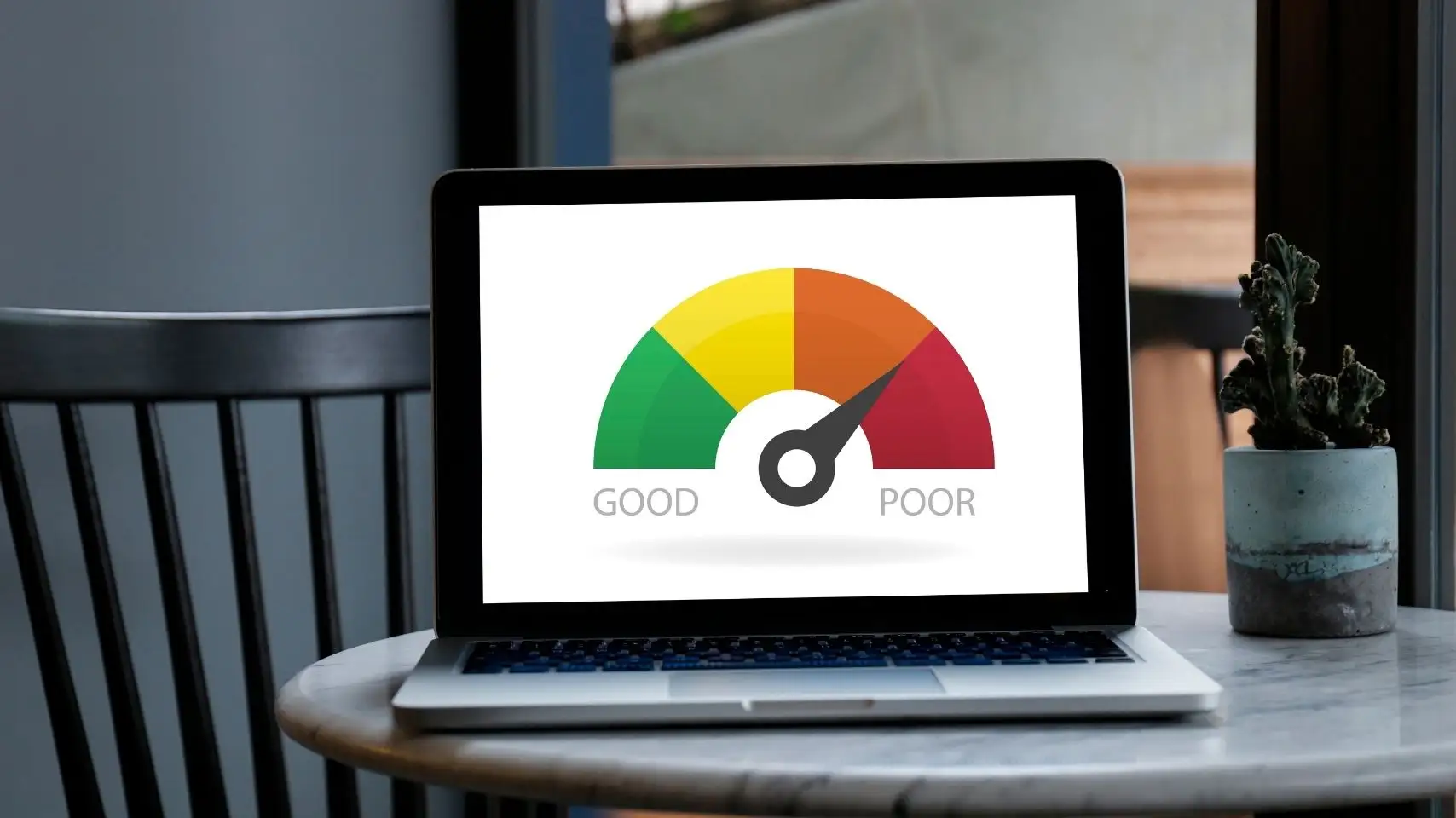 Quality Score ส่งผลต่อราคาโฆษณา Google Ads อย่างไร โดยคะแนนที่สูงช่วยลดค่าใช้จ่ายต่อคลิก (CPC) เพิ่มอันดับโฆษณา และทำให้ใช้งบโฆษณาได้คุ้มค่ามากขึ้น พร้อมแสดงความสัมพันธ์ระหว่าง Quality Score, Ad Rank และต้นทุนโฆษณา.